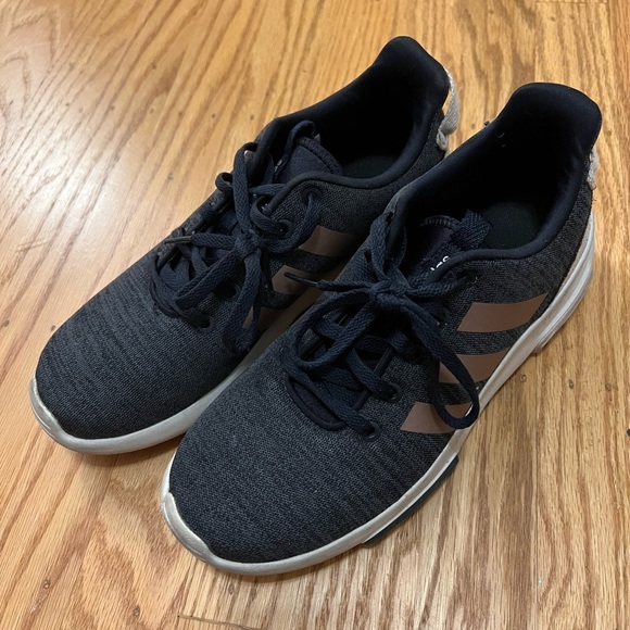 Adidas Big Kids Running Shoes Size 5 - Picture 2 of 6